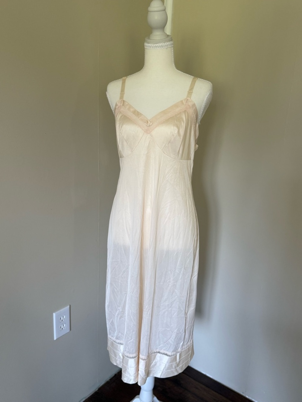 Vintage Lorraine Elegant Cream Slip Dress - Perfect for bride bridal wedding - Picture 2 of 10
